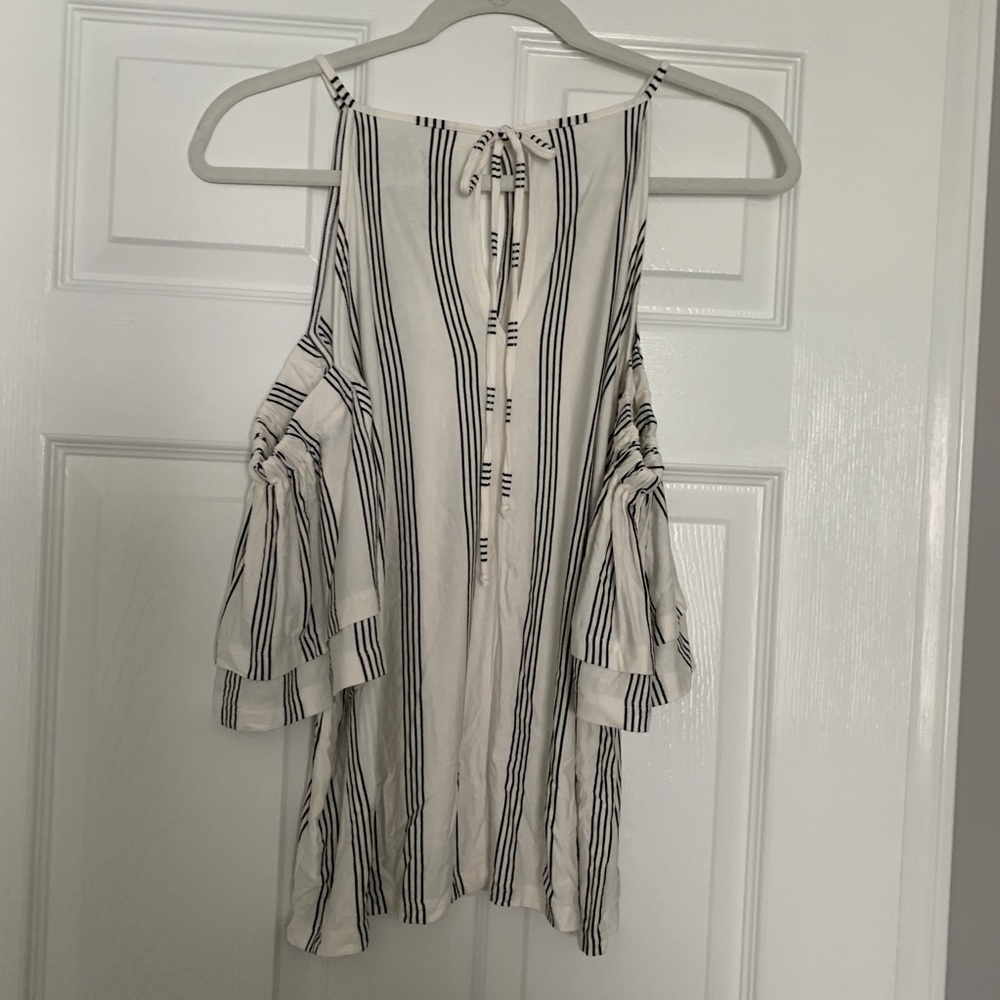 Cold shoulder top - Picture 2 of 2